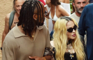 (Видео) Мадона се прошета во Италија со своето 38 години помладо момче: „Внукот оди рака под рака со баба“