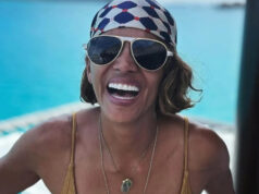 За крај на летото: жената-мачка ги почести фановите со жешки фотографии во бикини