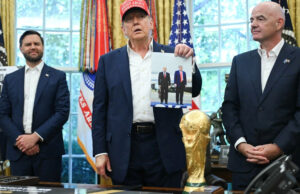 (Фото) Трамп: Путин сака да дојде на Светското првенство во САД