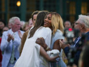 (Фото/Видео) Двете најдобри тенисерки во светот ги закопаа секирите