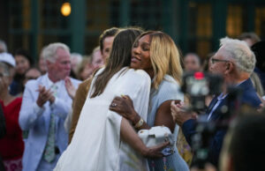 (Фото/Видео) Двете најдобри тенисерки во светот ги закопаа секирите
