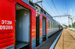 Девојки скокнале од воз во движење бидејќи ја пропуштиле својата станица, едната е во критична состојба: хорор во Бугарија