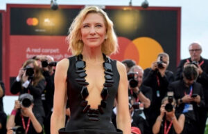 Кејт Бланшет го украде шоуто во длабок фустан од Армани во Венеција