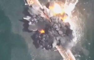 (Видео) Русите го снимија моментот на напад врз украински воен брод