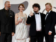 (Видео) Новиот филм на Ема Стоун доби седумминутни овации во Венеција