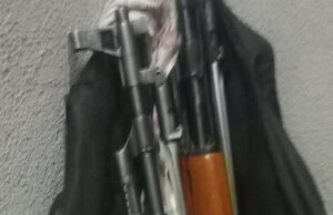 Полициска акција во Штип: пронајдени автоматски пушки, приведени тројца млади