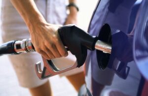 Поскапуваат бензините и дизелот