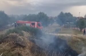 (Видео) Храбри полицајци гаснеа пожар во Бутел и завршија во болница, Костовски најави награда