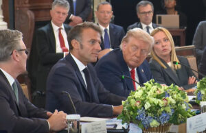 Трамп ја паузирал средбата со Зеленски и европските лидери за да му се јави на Путин