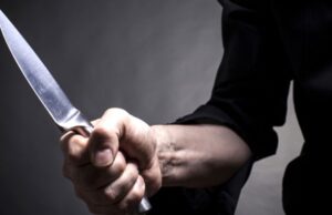 Крвава драма во Битола: Со нож го повредил братот на поранешната сопруга, па ја нападна и неа