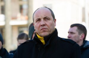 (Вознемирувачко фото+видео) Пукање среде ден во Лавов, убиен Андриј Парубиј, херојот на Евромајдан