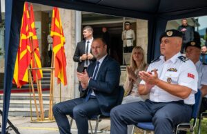 Мисајловски и генералот Лафчиски со вработените во Министерството и припадниците на Генералштабот по повод 18. Август – Денот на Армијата