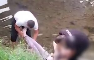 (Вознемирувачко видео) Полицијата на раце носи жена што се обиде да се самоубие скокајќи во Вардар