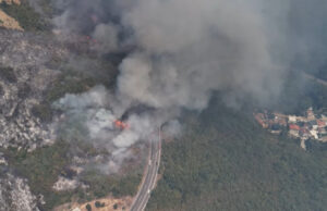 (Видео) Црна Гора обвиткана во чад, снимка од воздух ги покажува ужасните размери на пожарот кај Буљарицa