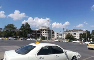 Патници натепале таксист во возило