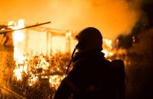 (Видео) Сомнителен пожар повреди пет лица, три сериозно