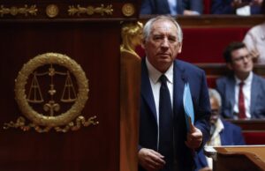 Падна француската влада