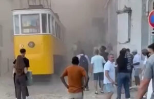 (Видео) Трагедија во Лисабон: популарната туристичка атракција, жичницата „Глорија“ излета од шините и се урна, има загинати