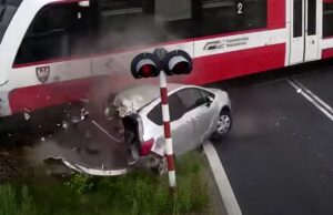 (Видео) Воз удри во автомобил во Полска