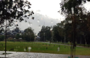 Викендов променливо облачно и посвежо време со повремени врнежи од дожд