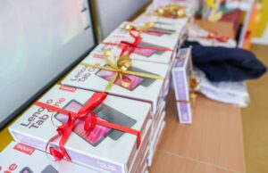 Општина Аеродром им додели таблети на учениците од четврто одделение