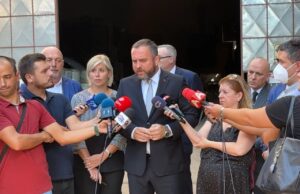 За да нема чадење од „Вардариште“, треба да се најде пристоен дом за над 200 луѓе што живеат среде депонијата, а некои од нив потпалуваат, вели Тошковски