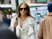 (Фото) Никогаш порано не сме ја виделе Џеј Ло ваква, нејзината облека вели: „Подготвена сум да ги земам парите“