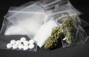 Претреси во гостиварско, пронајдена дрога, уапсени двајца дилери