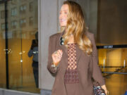 (Фото) Блејк Лајвли повторно во центарот на вниманието – не поради драмата со Балдони, туку поради совршената модна комбинација