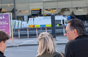 Терминал на лондонскиот Хитроу евакуиран поради „опасни материјали“