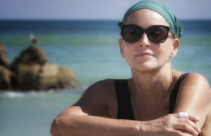 Кој би помислил дека оваа жена има 67 години: нејзините фотографии во костим за капење воодушевуваат