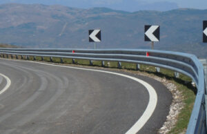 Непрописно престигнувал колона возила на непрегледна кривина: уапсен возач од Крива Паланка