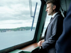 Франција и Германија се мобилизираат; Макрон: Му дадов ветување на Туск