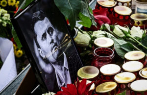 Клучните прашања за атентатот врз Кирк остануваат неодговорени: неговата вдовица проговори