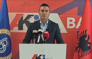 Адеми: Мицкоски сака да биде тој, кој одлучува за, и во име на Албанците