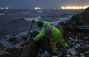 (Видео) Хонг Конг се подготвува за најлошиот тајфун оваа година: училиштата се затворени, летовите откажани