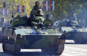 Улиците во Белград оштетени за време на воената парада