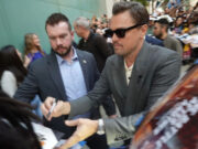 (Фото) Леонардо Ди Каприо конечно го покажа лицето и сите се прашуваат – што му се случува?