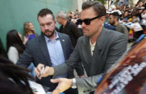 (Фото) Леонардо Ди Каприо конечно го покажа лицето и сите се прашуваат – што му се случува?