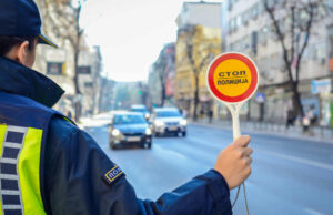 Вчера 644 сообраќајни прекршоци, лишени од слобода пет лица поради безобзирно управување со возило