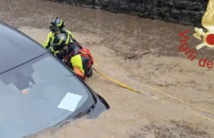 (Видео) Свлечишта, поплави, изолирани села во делови од Италија