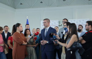 Платите во јули пораснале за над 10,5% споредбено со јули 2024, а државниот и јавниот долг се намалени за првпат по долго време, кажа Мицкоски