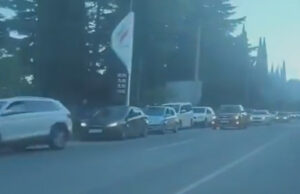 (Видео) Украинските напади даваат резултати: половина од бензинските пумпи на Крим останаа без бензин