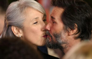 (Фото) „Ви благодарам на сите за честитките“: партнерката на Кијану Ривс проговори за венчавката