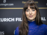 (Фото) Сексапилната актерка повторно воодушеви во проѕирен фустан