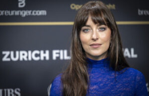 (Фото) Сексапилната актерка повторно воодушеви во проѕирен фустан