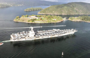 (Фото) Најголемиот американски носач на авиони во Норвешка; НАТО: Не го гледате ова секој ден