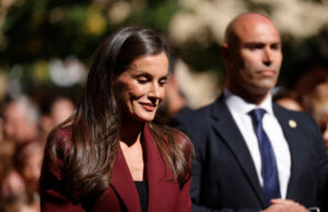 (Фото) Есенската магија на најубавата кралица: повторно мами воздишки