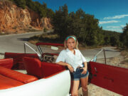 (Видео) Александра Јанева со преработка на безвременската ,,Ми подаваш рака”