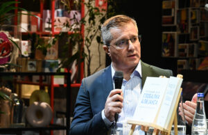 „Пробив кон глобална алијанса“ – поранешниот министер Еленовски напиша книга за НАТО